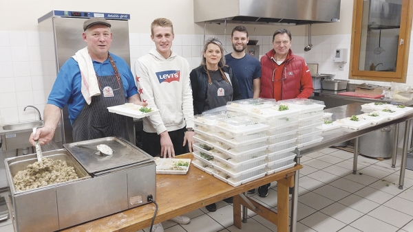 Des bouteilles recyclées en jeux pour enfants - Paysans de la Loire, média  d'information agricole et rurale