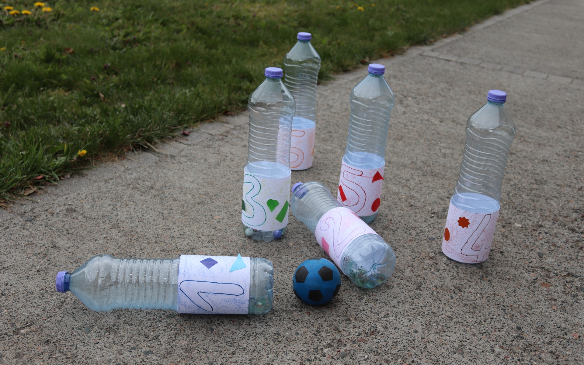 Des bouteilles recyclées en jeux pour enfants - Paysans de la Loire, média  d'information agricole et rurale