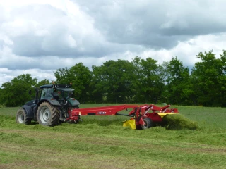 Etaler l'herbe pour favoriser la qualité de l'ensilage